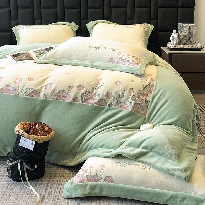 91家纺网 家纺一手货源 找家纺 家居1号家纺 2025新款230克A类全消光牛奶绒四件套-花海 花海-苹果绿