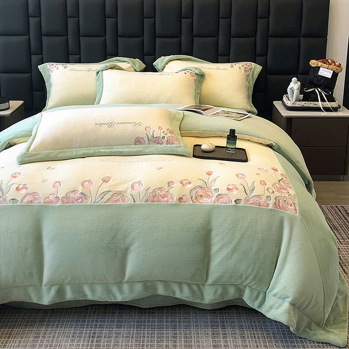 91家纺网 家纺一手货源 找家纺 家居1号家纺 2025新款230克A类全消光牛奶绒四件套-花海 花海-苹果绿