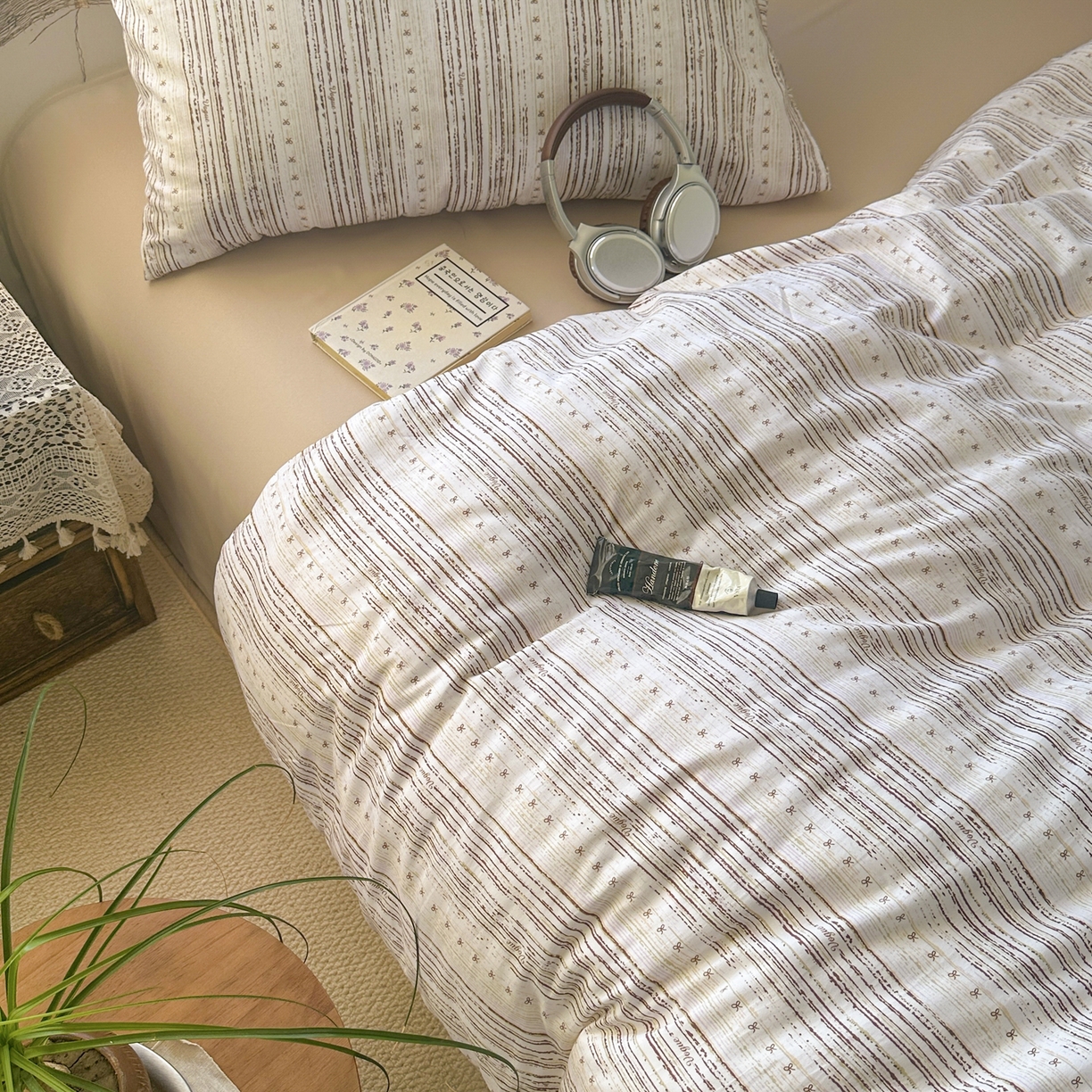 91家纺网 家纺一手货源 找家纺 曼璐家纺 2025新款碎花双拼水洗棉四件套学生宿舍三件套单双人被套和床笠款-床单床笠套件 馨怡