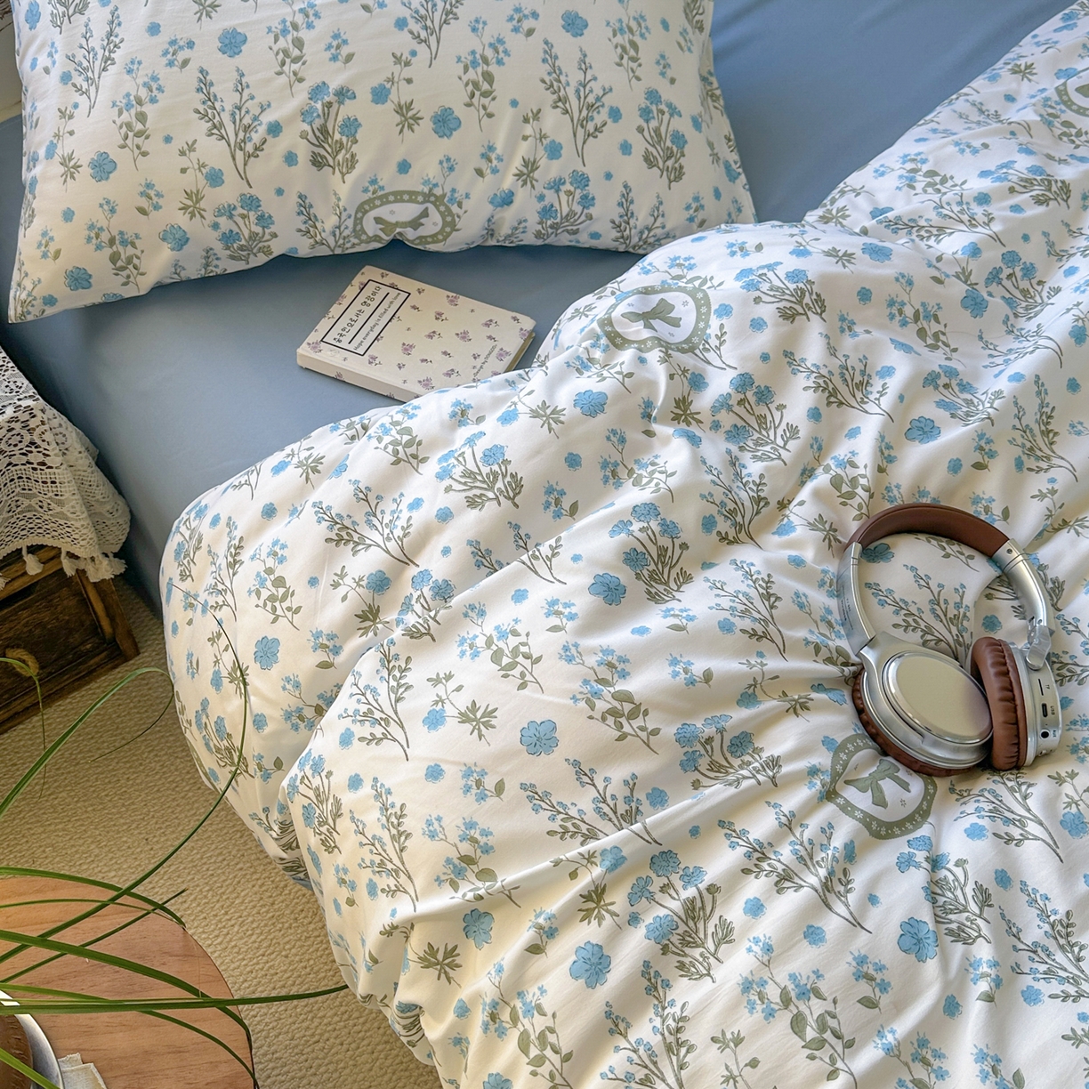 91家纺网 家纺一手货源 找家纺 曼璐家纺 2025新款碎花双拼水洗棉四件套学生宿舍三件套单双人被套和床笠款-床单床笠套件 假日-蓝