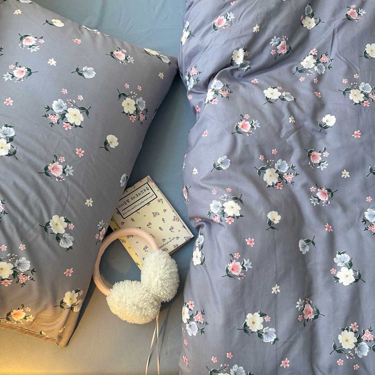 91家纺网 家纺一手货源 找家纺 曼璐家纺 2025新款碎花双拼水洗棉四件套学生宿舍三件套单双人被套和床笠款-床单床笠套件 静香-灰