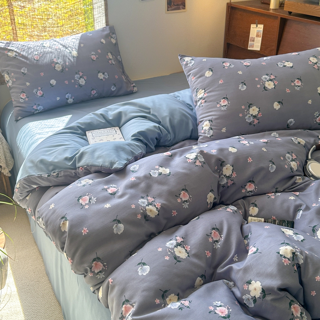 91家纺网 家纺一手货源 找家纺 曼璐家纺 2025新款碎花双拼水洗棉四件套学生宿舍三件套单双人被套和床笠款-床单床笠套件 静香-灰