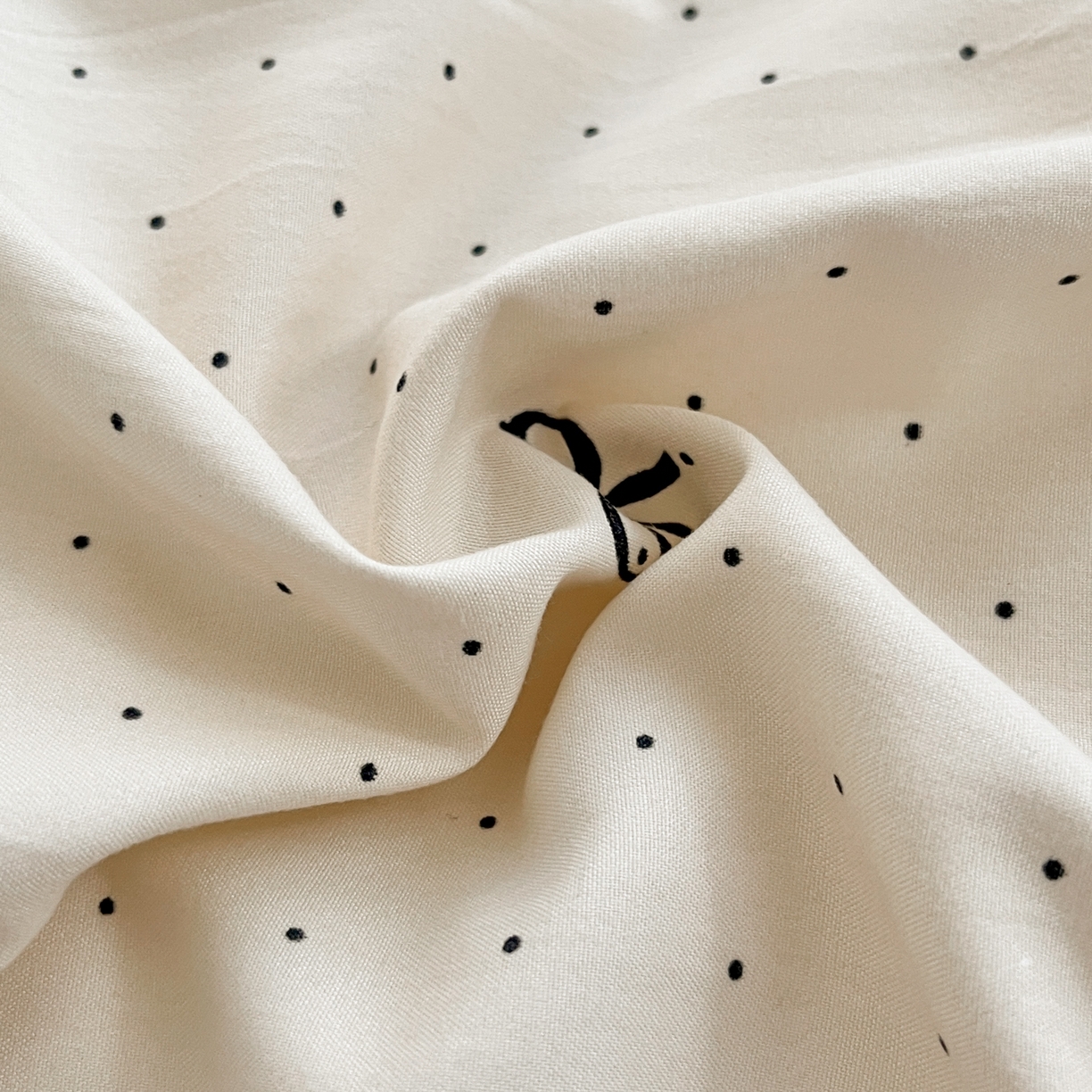 91家纺网 家纺一手货源 找家纺 曼璐家纺 2025新款碎花双拼水洗棉四件套学生宿舍三件套单双人被套和床笠款-床单床笠套件 可颂-米