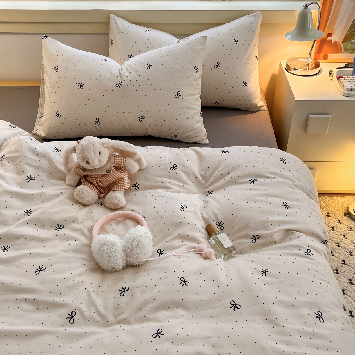 91家纺网 家纺一手货源 找家纺 曼璐家纺 2025新款碎花双拼水洗棉四件套学生宿舍三件套单双人被套和床笠款-床单床笠套件 可颂-米