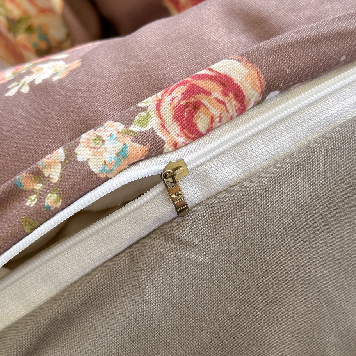 91家纺网 家纺一手货源 找家纺 曼璐家纺 2025新款碎花双拼水洗棉四件套学生宿舍三件套单双人被套和床笠款-床单床笠套件 莱茵湖