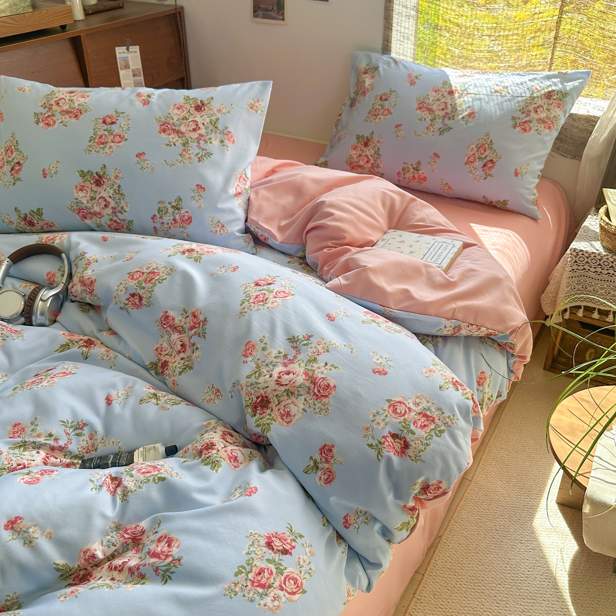 91家纺网 家纺一手货源 找家纺 曼璐家纺 2025新款碎花双拼水洗棉四件套学生宿舍三件套单双人被套和床笠款-床单床笠套件 莱茵湖-蓝