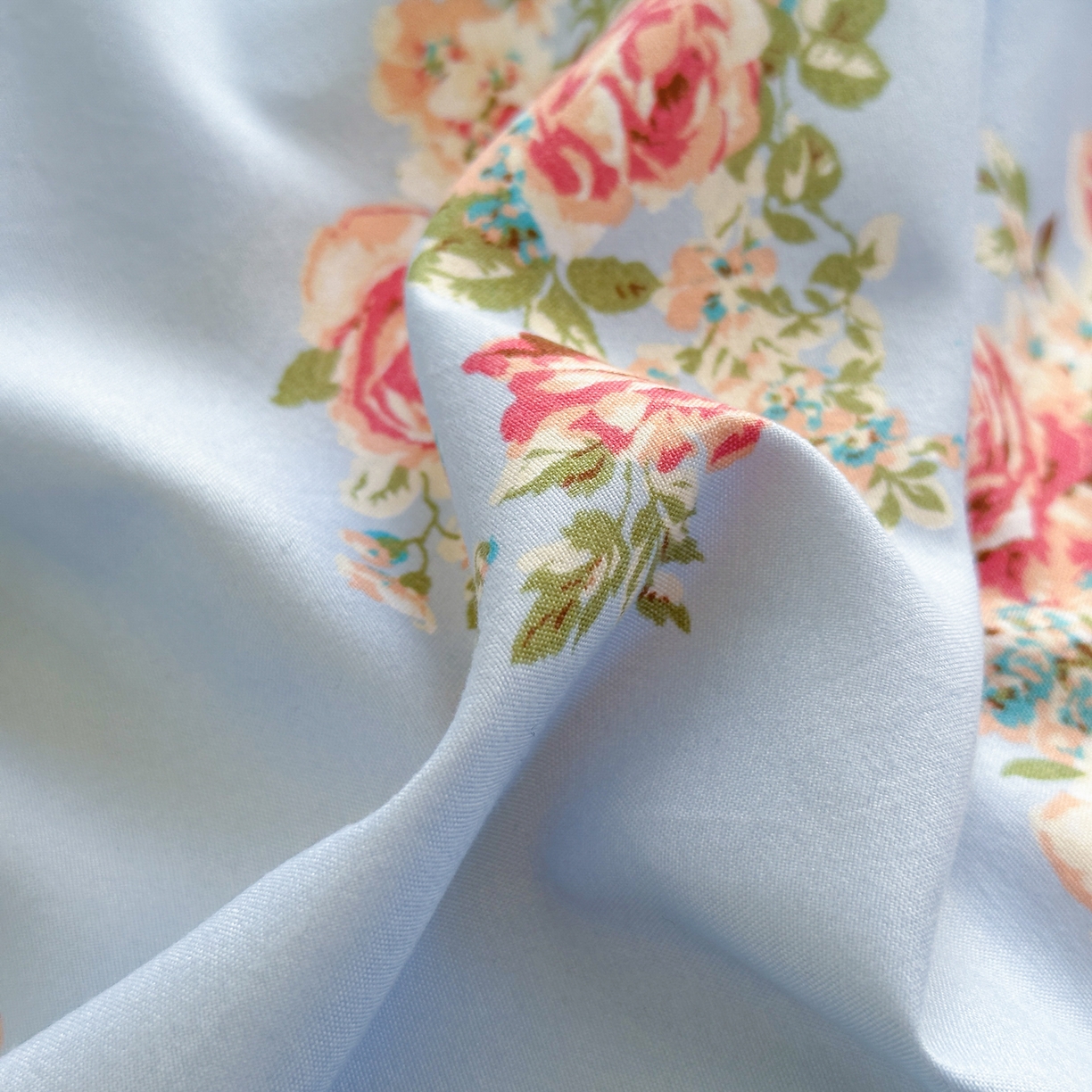 91家纺网 家纺一手货源 找家纺 曼璐家纺 2025新款碎花双拼水洗棉四件套学生宿舍三件套单双人被套和床笠款-床单床笠套件 莱茵湖-蓝