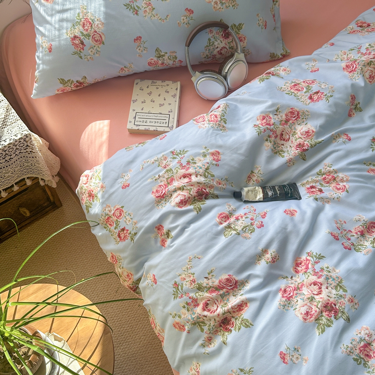 91家纺网 家纺一手货源 找家纺 曼璐家纺 2025新款碎花双拼水洗棉四件套学生宿舍三件套单双人被套和床笠款-床单床笠套件 莱茵湖-蓝