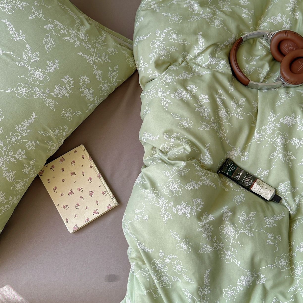 91家纺网 家纺一手货源 找家纺 曼璐家纺 2025新款碎花双拼水洗棉四件套学生宿舍三件套单双人被套和床笠款-床单床笠套件 缦花