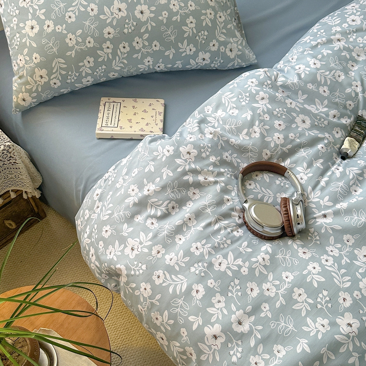 91家纺网 家纺一手货源 找家纺 曼璐家纺 2025新款碎花双拼水洗棉四件套学生宿舍三件套单双人被套和床笠款-床单床笠套件 木槿