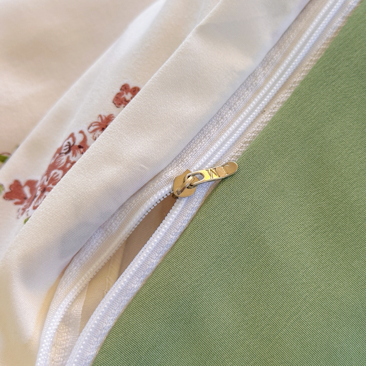 91家纺网 家纺一手货源 找家纺 曼璐家纺 2025新款碎花双拼水洗棉四件套学生宿舍三件套单双人被套和床笠款-床单床笠套件 南枝