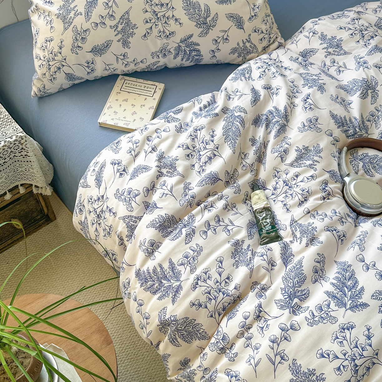 91家纺网 家纺一手货源 找家纺 曼璐家纺 2025新款碎花双拼水洗棉四件套学生宿舍三件套单双人被套和床笠款-床单床笠套件 深情-蓝