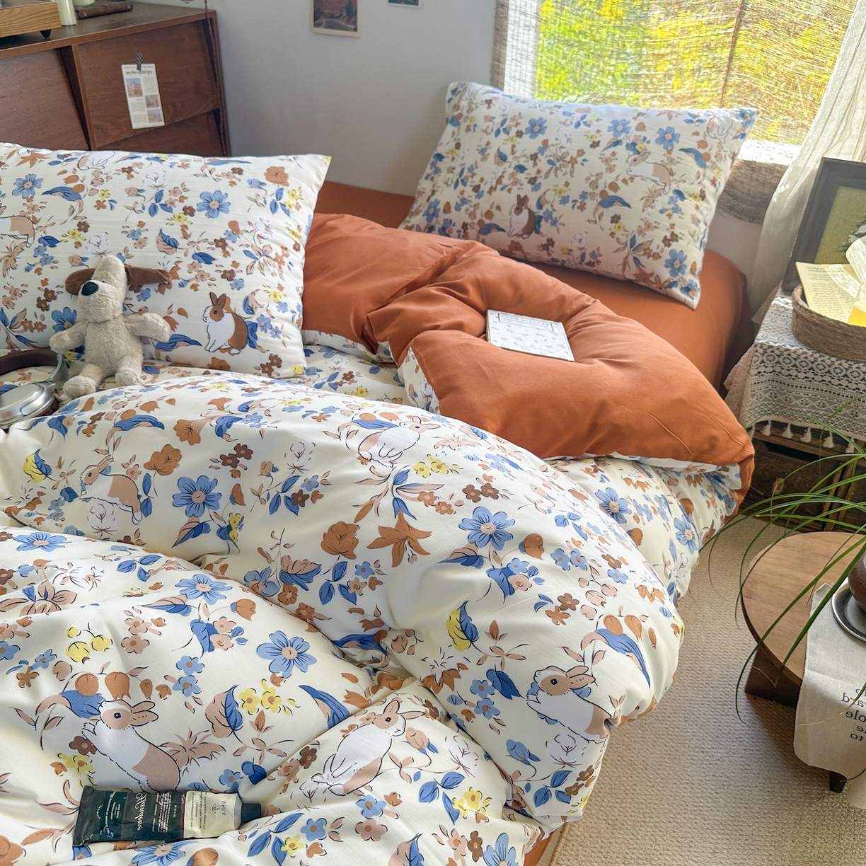 91家纺网 家纺一手货源 找家纺 曼璐家纺 2025新款碎花双拼水洗棉四件套学生宿舍三件套单双人被套和床笠款-床单床笠套件 田间美好