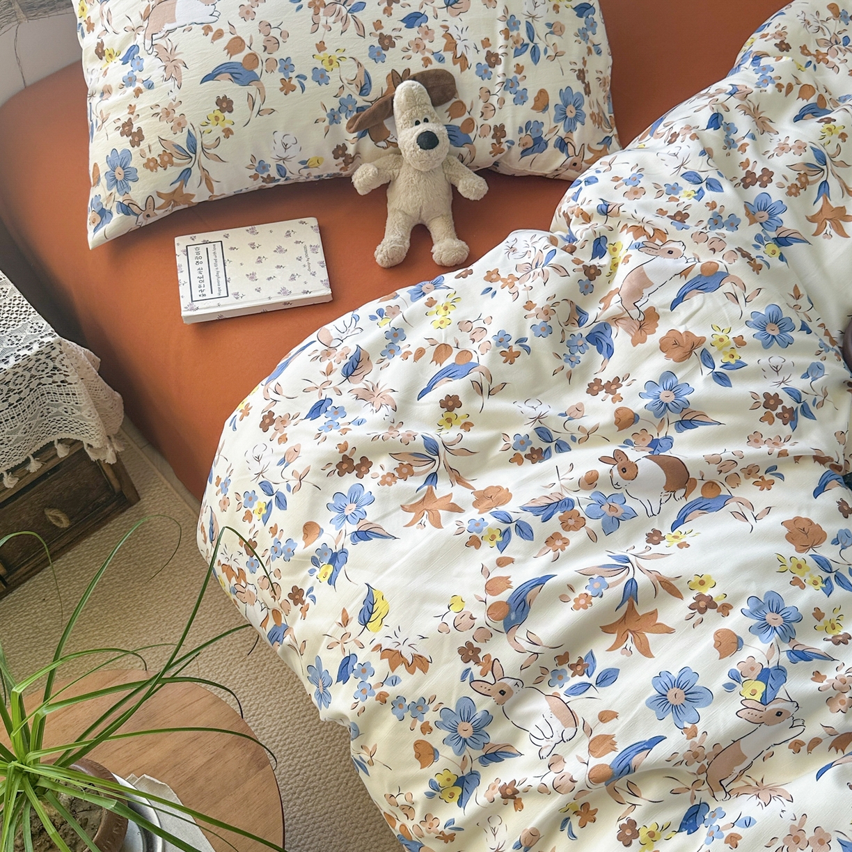 91家纺网 家纺一手货源 找家纺 曼璐家纺 2025新款碎花双拼水洗棉四件套学生宿舍三件套单双人被套和床笠款-床单床笠套件 田间美好