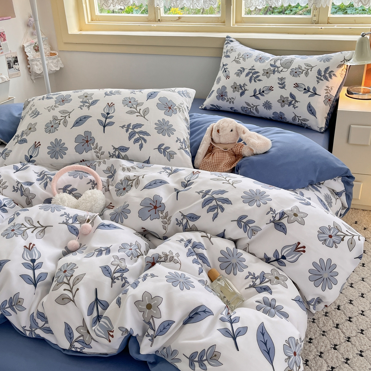 91家纺网 家纺一手货源 找家纺 曼璐家纺 2025新款碎花双拼水洗棉四件套学生宿舍三件套单双人被套和床笠款-床单床笠套件 欣欣向荣