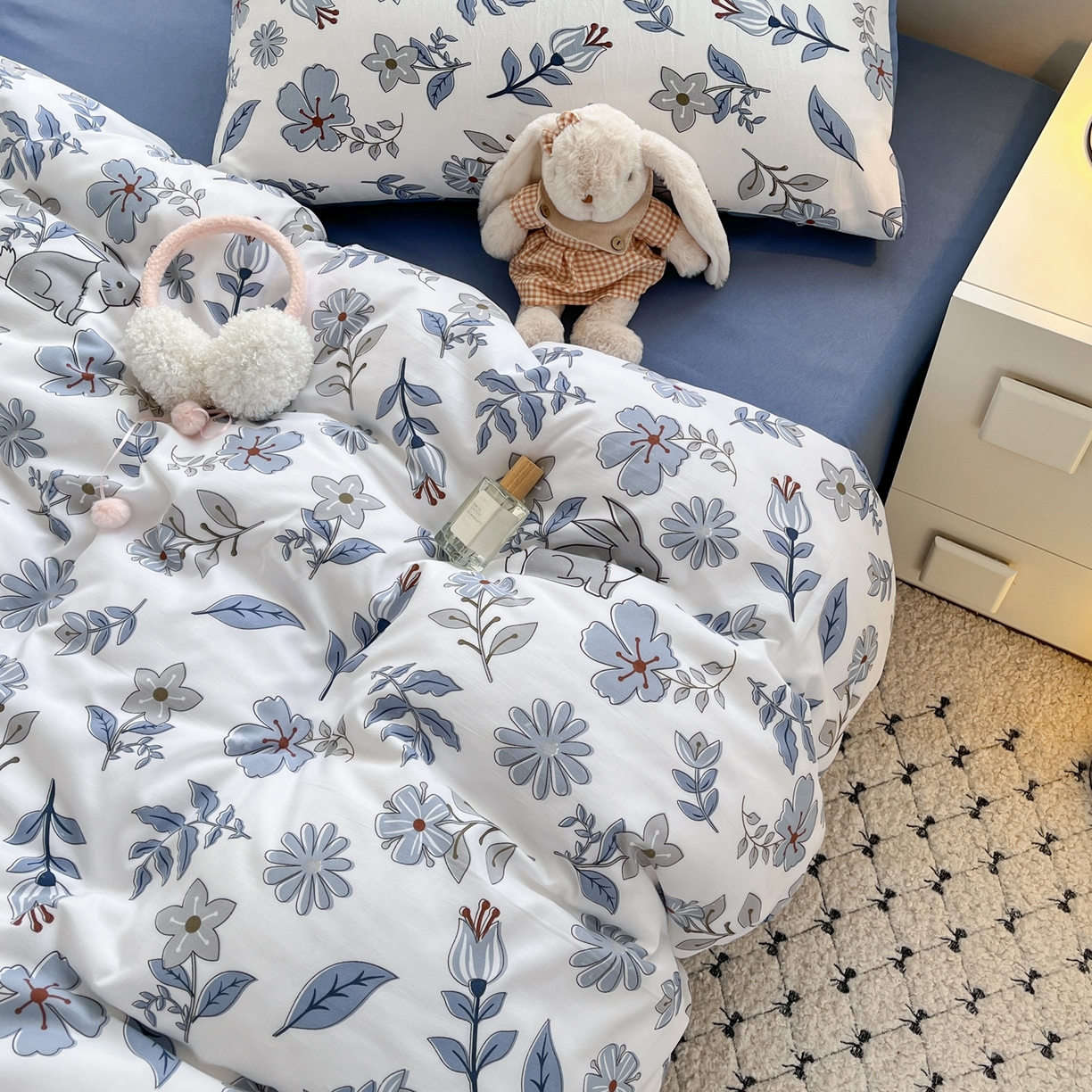 91家纺网 家纺一手货源 找家纺 曼璐家纺 2025新款碎花双拼水洗棉四件套学生宿舍三件套单双人被套和床笠款-床单床笠套件 欣欣向荣