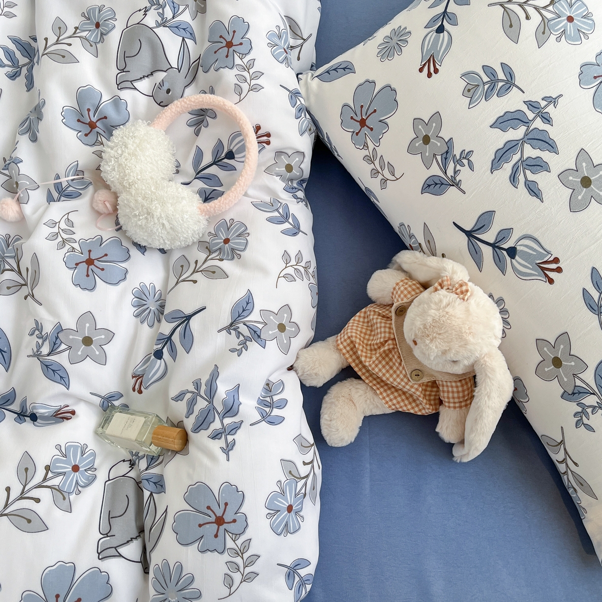 91家纺网 家纺一手货源 找家纺 曼璐家纺 2025新款碎花双拼水洗棉四件套学生宿舍三件套单双人被套和床笠款-床单床笠套件 欣欣向荣