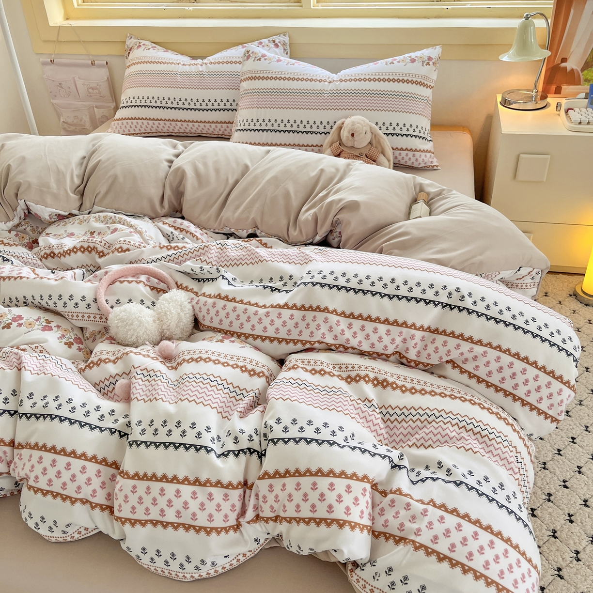 91家纺网 家纺一手货源 找家纺 曼璐家纺 2025新款碎花双拼水洗棉四件套学生宿舍三件套单双人被套和床笠款-床单床笠套件 逐梦