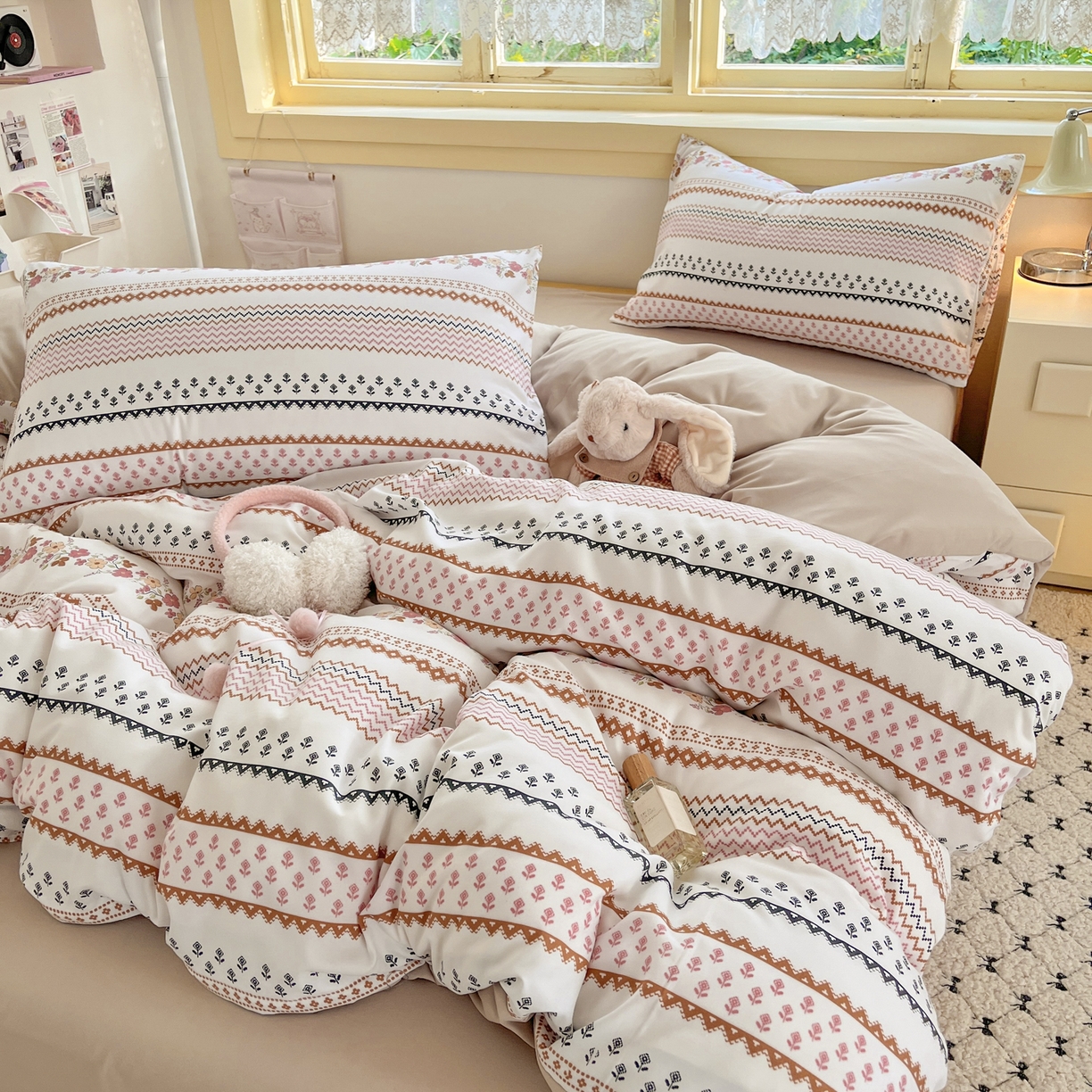 91家纺网 家纺一手货源 找家纺 曼璐家纺 2025新款碎花双拼水洗棉四件套学生宿舍三件套单双人被套和床笠款-床单床笠套件 逐梦