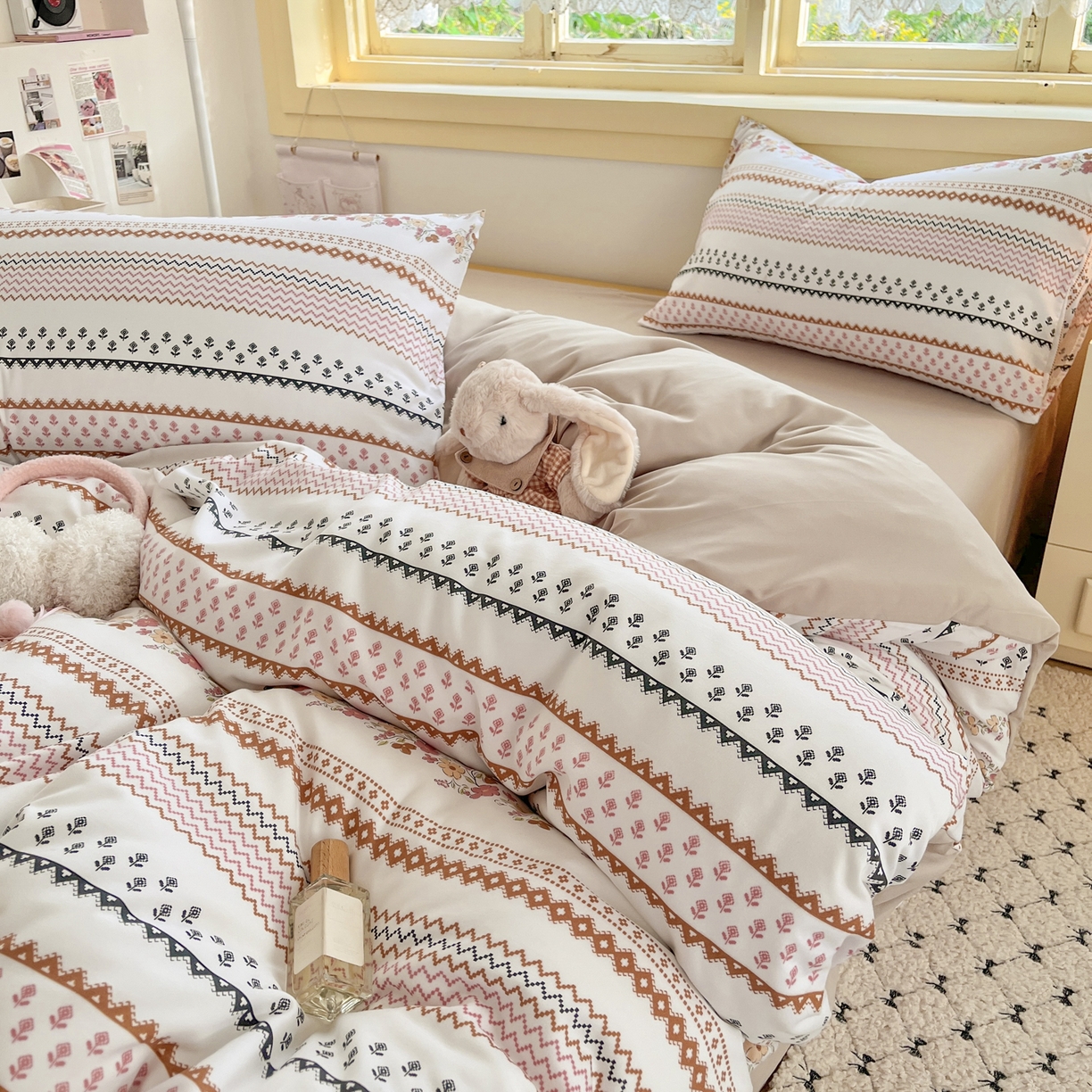 91家纺网 家纺一手货源 找家纺 曼璐家纺 2025新款碎花双拼水洗棉四件套学生宿舍三件套单双人被套和床笠款-床单床笠套件 逐梦