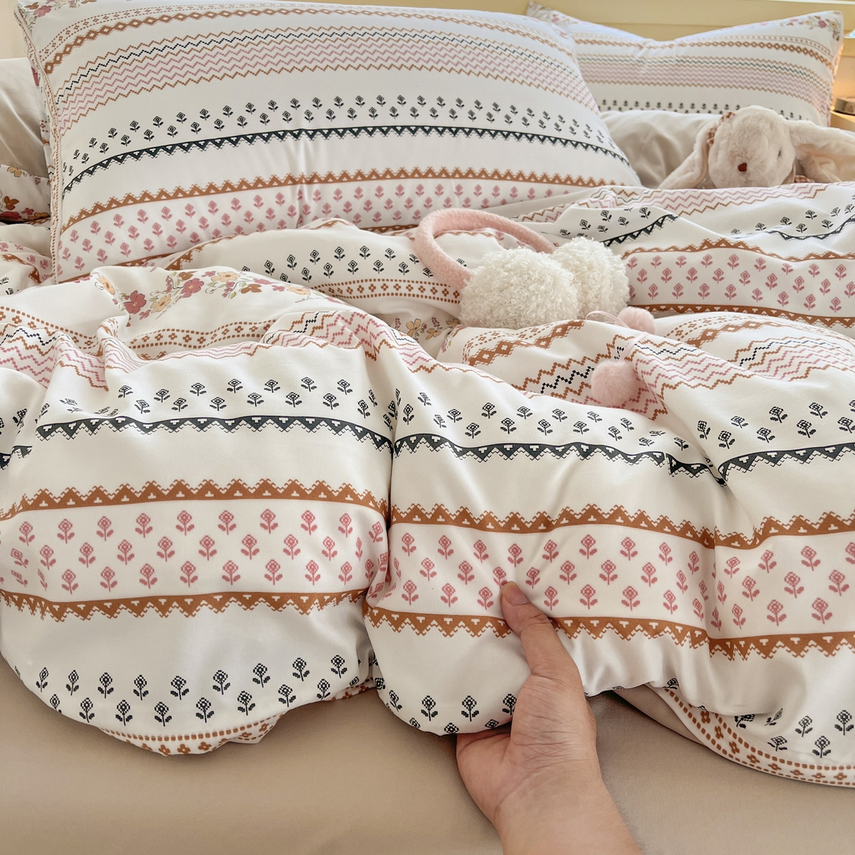 91家纺网 家纺一手货源 找家纺 （总）曼璐家纺 2025新款碎花双拼水洗棉四件套学生宿舍三件套单双人被套和床笠款单被套