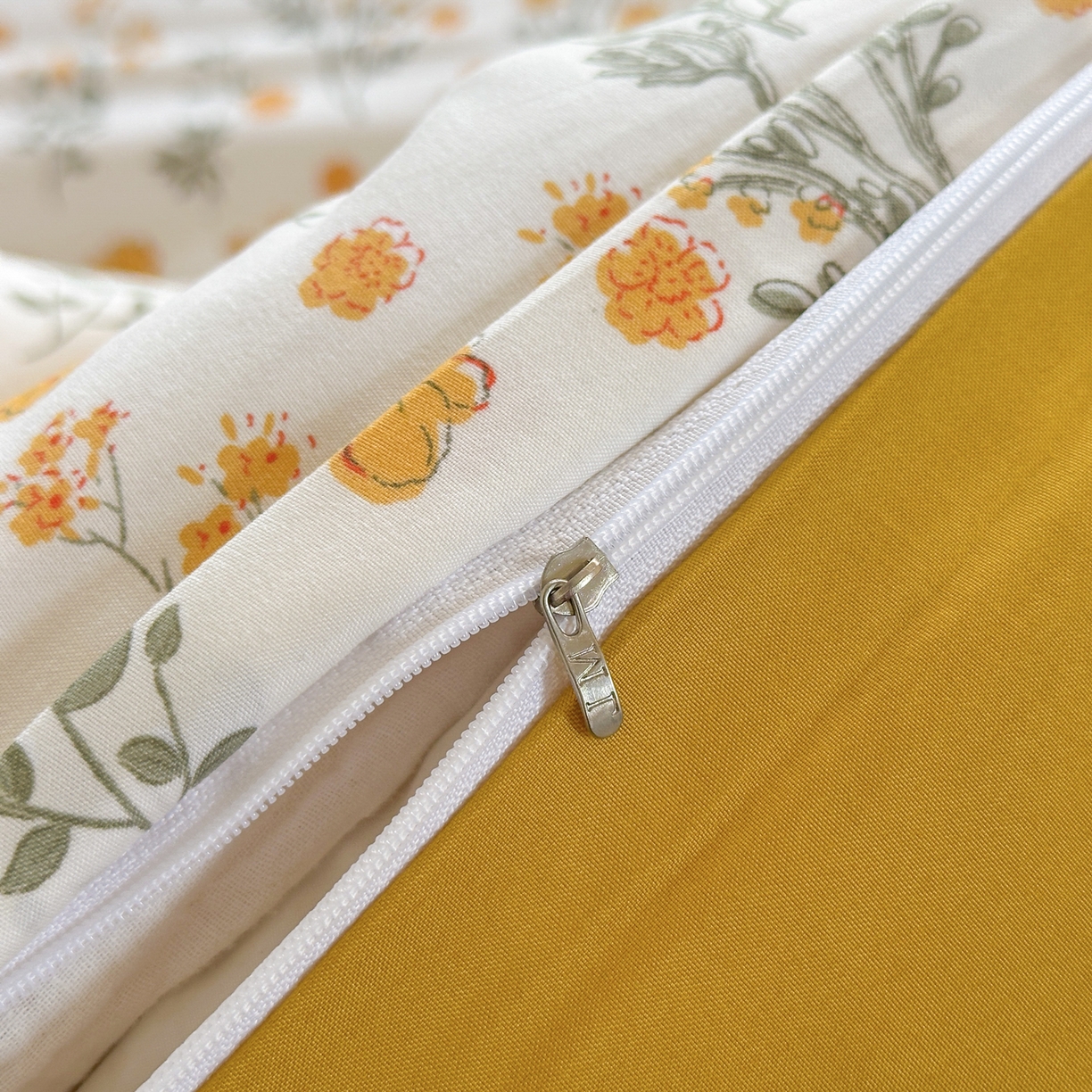 91家纺网 家纺一手货源 找家纺 曼璐家纺 2025新款碎花双拼水洗棉四件套学生宿舍三件套单双人被套和床笠款单被套 假日-橘