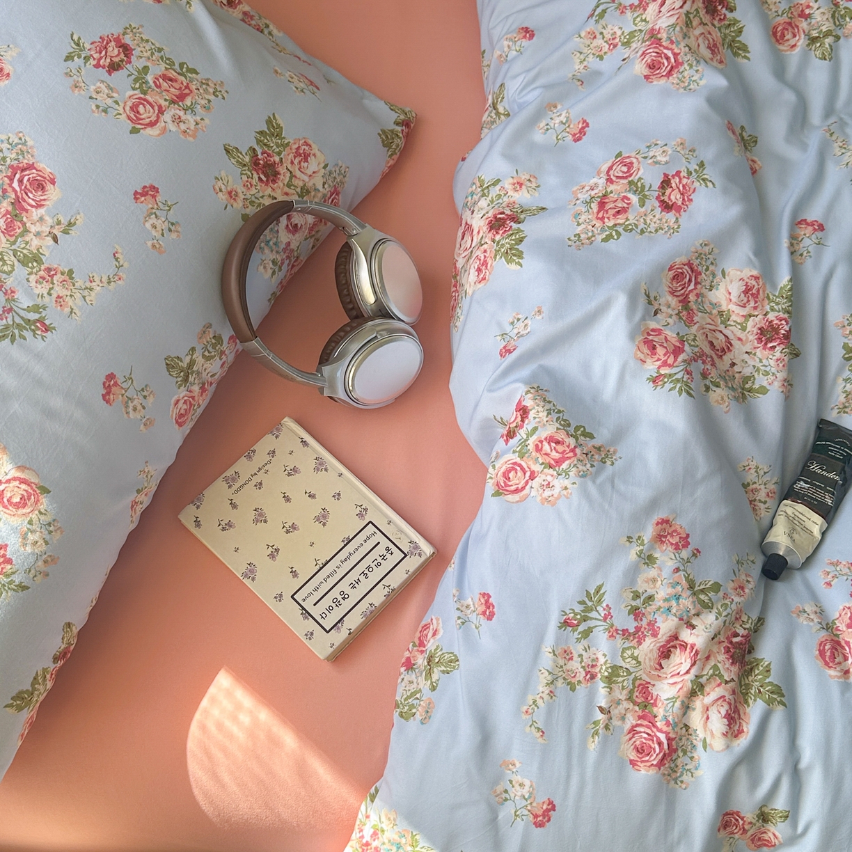 91家纺网 家纺一手货源 找家纺 曼璐家纺 2025新款碎花双拼水洗棉四件套学生宿舍三件套单双人被套和床笠款单被套 莱茵湖-蓝