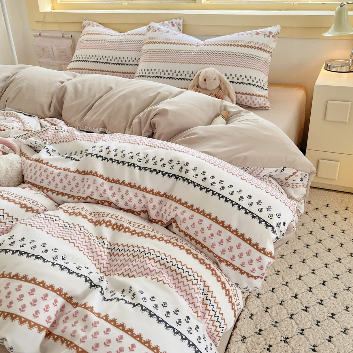 91家纺网 家纺一手货源 找家纺 曼璐家纺 2025新款碎花双拼水洗棉四件套学生宿舍三件套单双人被套和床笠款单被套 逐梦