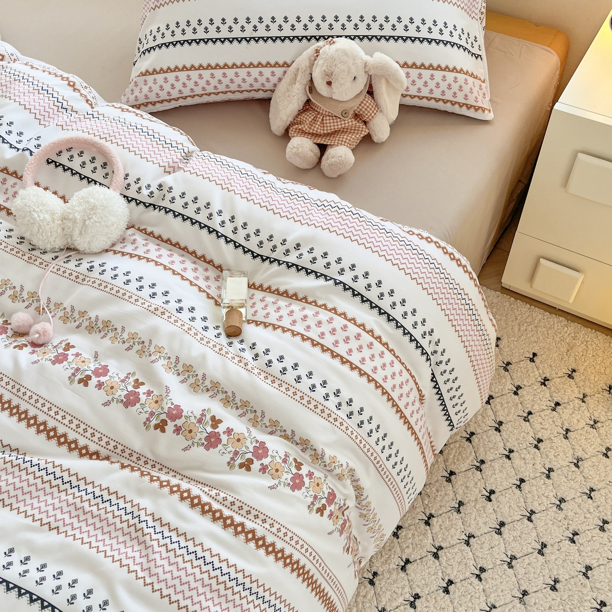 91家纺网 家纺一手货源 找家纺 曼璐家纺 2025新款碎花双拼水洗棉四件套学生宿舍三件套单双人被套和床笠款单被套 逐梦