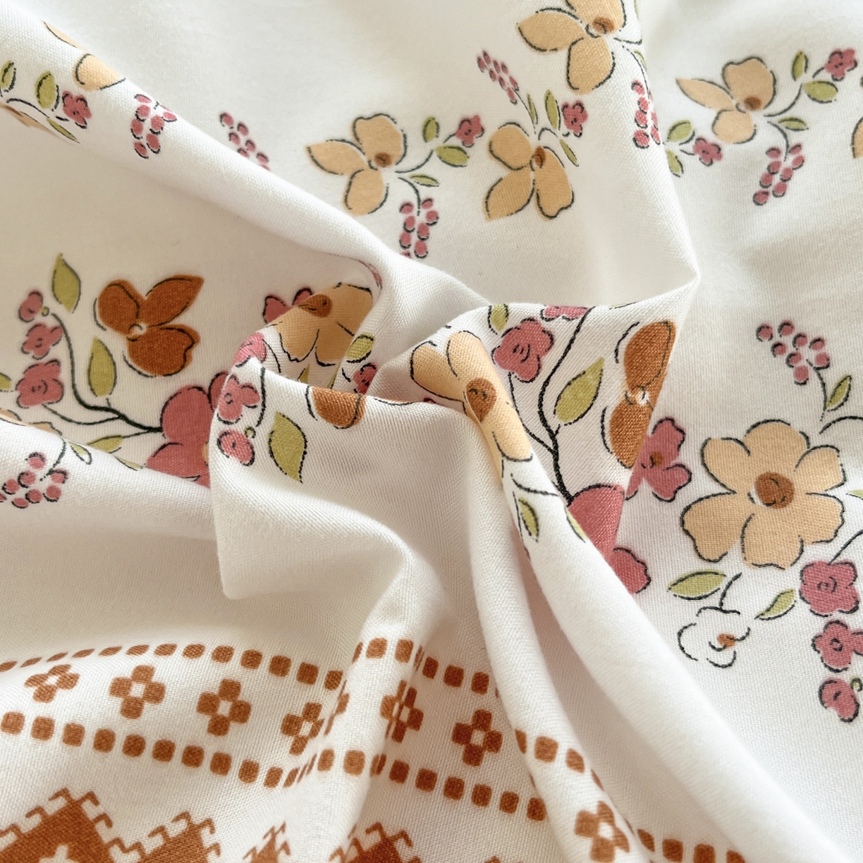 91家纺网 家纺一手货源 找家纺 曼璐家纺 2025新款碎花双拼水洗棉四件套学生宿舍三件套单双人被套和床笠款单被套 逐梦