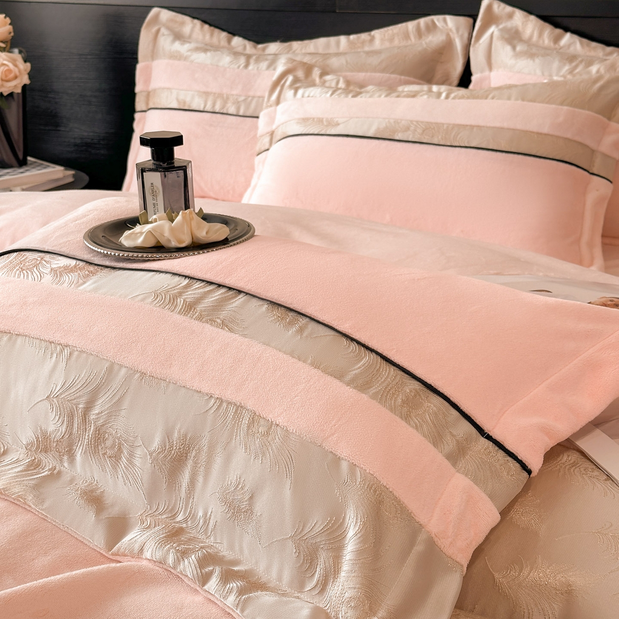 91家纺网 家纺一手货源 找家纺 （总）博纳家纺 2025新款加厚牛奶绒雕花刺绣拼角四件套-羽皇 控价劵后168（严格按控价来）