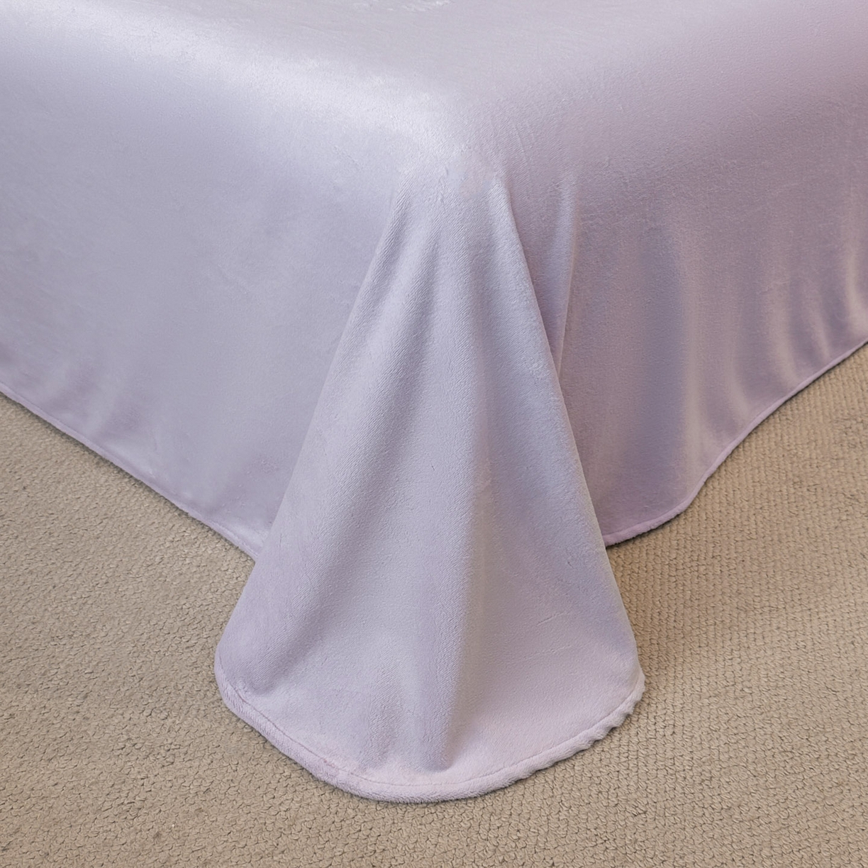 91家纺网 家纺一手货源 找家纺 博纳家纺 2025新款加厚牛奶绒雕花刺绣拼角四件套-羽皇 控价劵后168（严格按控价来） 羽皇-浅紫