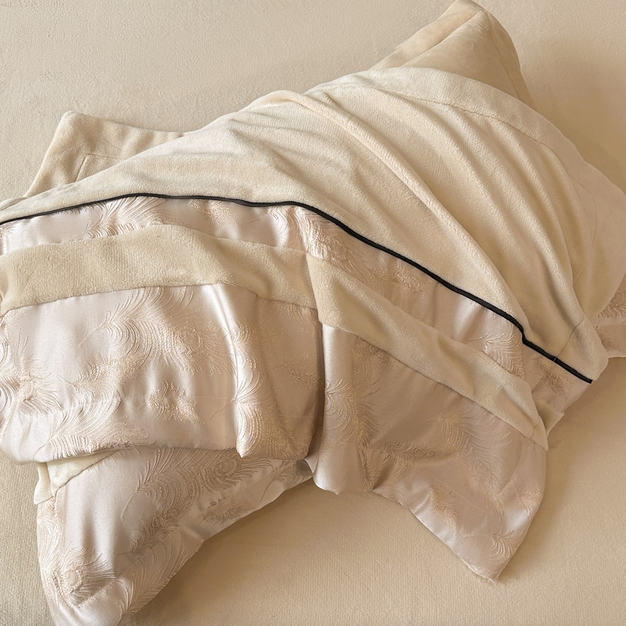 91家纺网 家纺一手货源 找家纺 博纳家纺 2025新款加厚牛奶绒雕花刺绣拼角四件套-羽皇 控价劵后168（严格按控价来） 羽皇-香槟