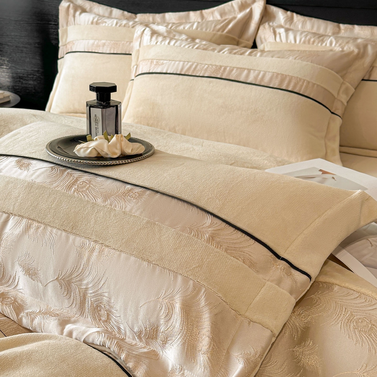 91家纺网 家纺一手货源 找家纺 博纳家纺 2025新款加厚牛奶绒雕花刺绣拼角四件套-羽皇 控价劵后168（严格按控价来） 羽皇-香槟