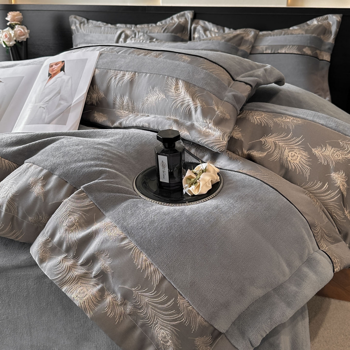91家纺网 家纺一手货源 找家纺 博纳家纺 2025新款加厚牛奶绒雕花刺绣拼角四件套-羽皇 控价劵后168（严格按控价来） 羽皇-绅士灰