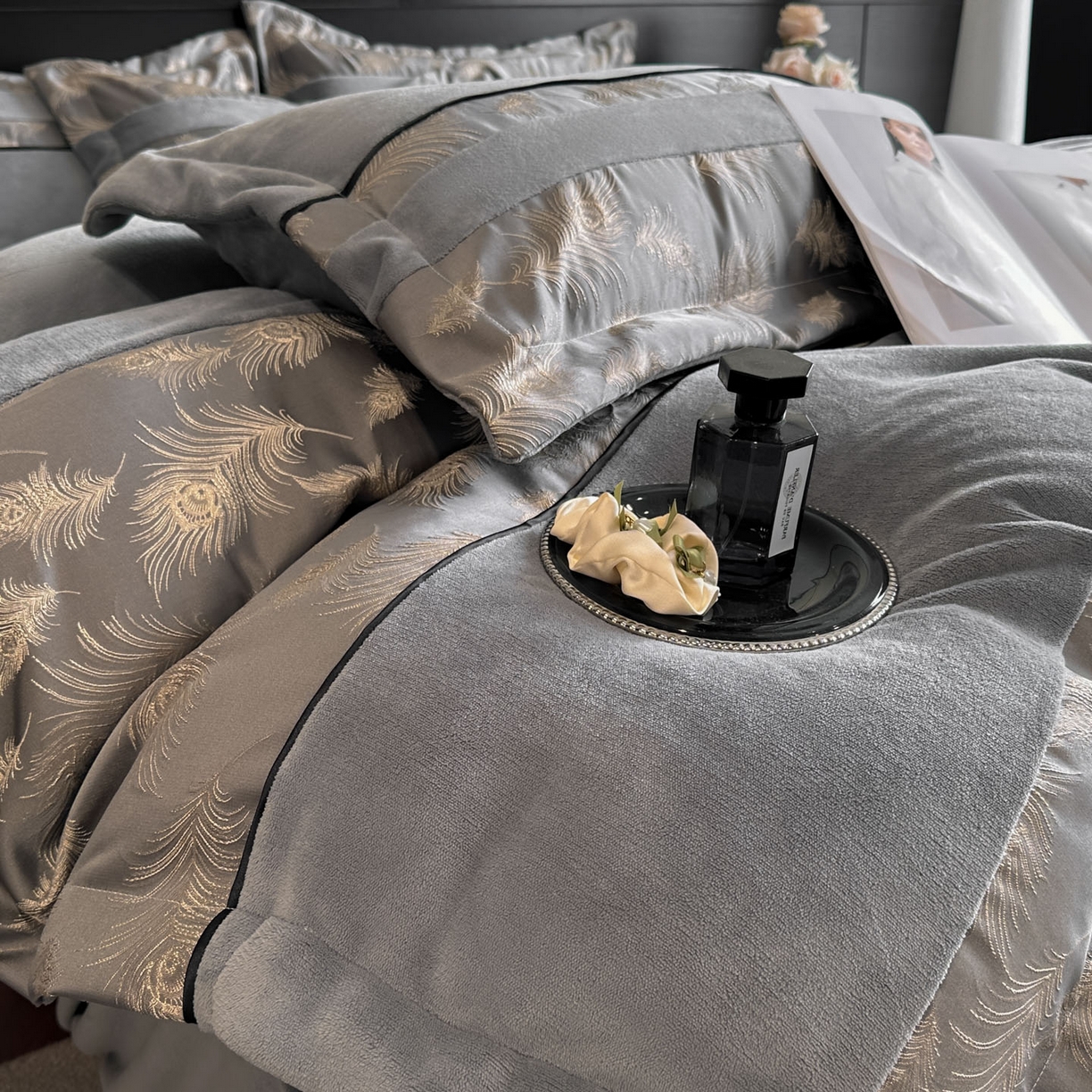 91家纺网 家纺一手货源 找家纺 博纳家纺 2025新款加厚牛奶绒雕花刺绣拼角四件套-羽皇 控价劵后168（严格按控价来） 羽皇-绅士灰