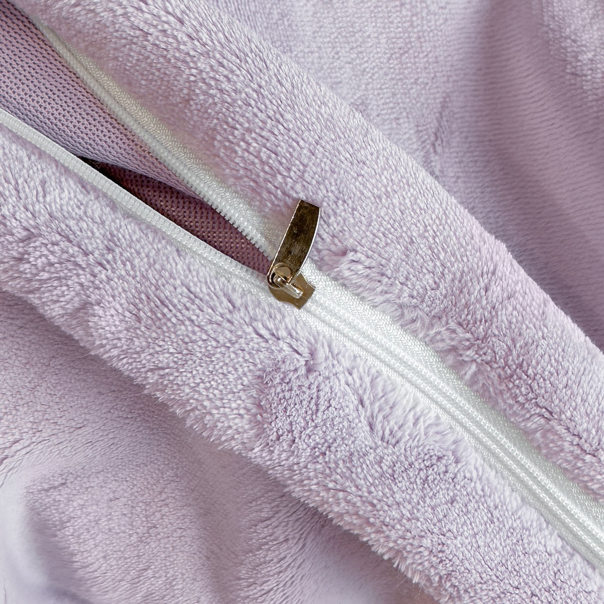 91家纺网 家纺一手货源 找家纺 博纳家纺 2025新款加厚牛奶绒雕花刺绣拼角四件套-羽皇 控价劵后168（严格按控价来） 羽皇-浅紫