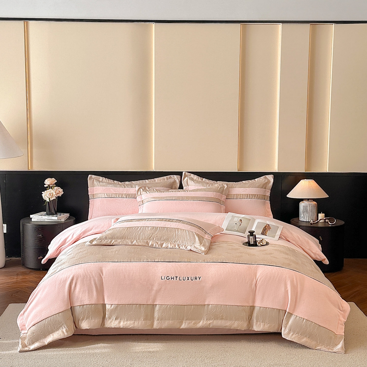 91家纺网 家纺一手货源 找家纺 博纳家纺 2025新款加厚牛奶绒雕花刺绣拼角四件套-羽皇 控价劵后168（严格按控价来） 羽皇-粉玉