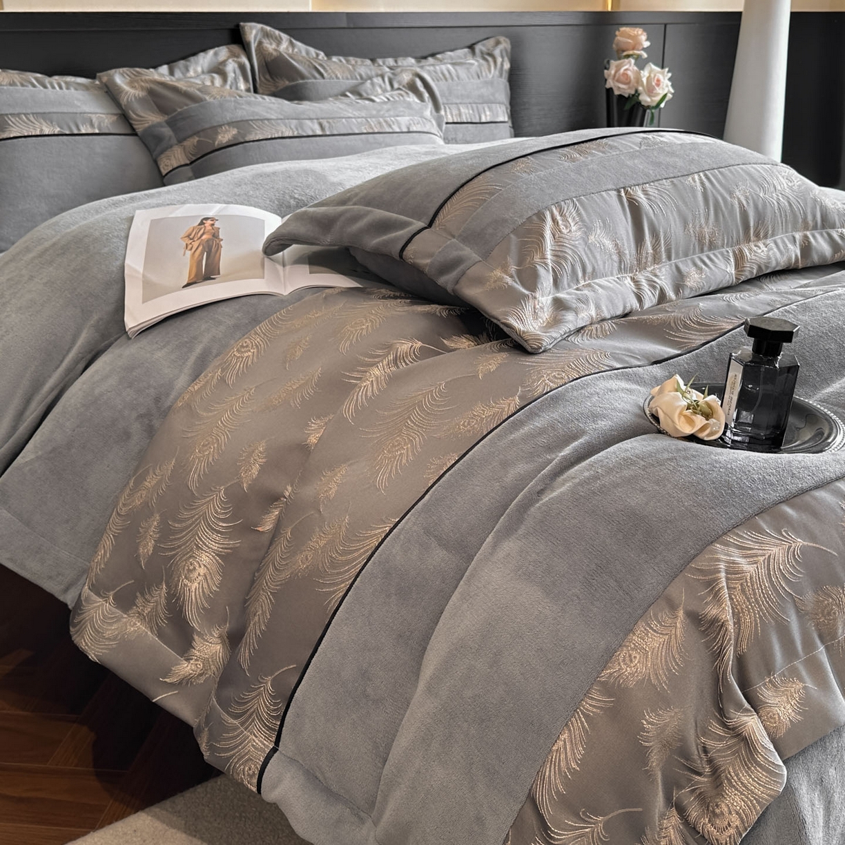 91家纺网 家纺一手货源 找家纺 博纳家纺 2025新款加厚牛奶绒雕花刺绣拼角四件套-羽皇 控价劵后168（严格按控价来） 羽皇-绅士灰