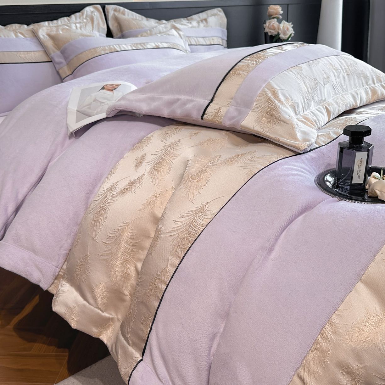 91家纺网 家纺一手货源 找家纺 博纳家纺 2025新款加厚牛奶绒雕花刺绣拼角四件套-羽皇 控价劵后168（严格按控价来） 羽皇-浅紫