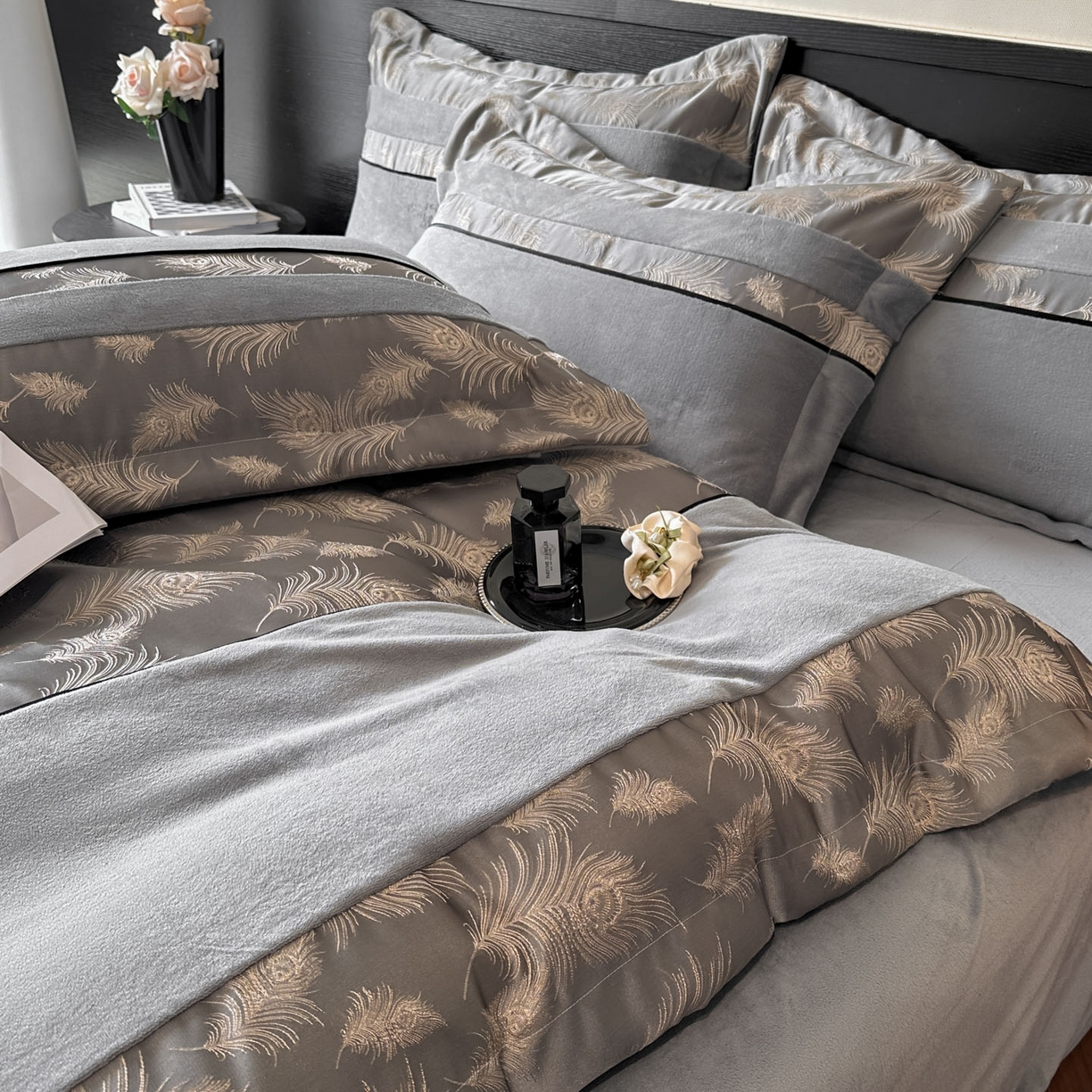 91家纺网 家纺一手货源 找家纺 博纳家纺 2025新款加厚牛奶绒雕花刺绣拼角四件套-羽皇 控价劵后168（严格按控价来） 羽皇-绅士灰