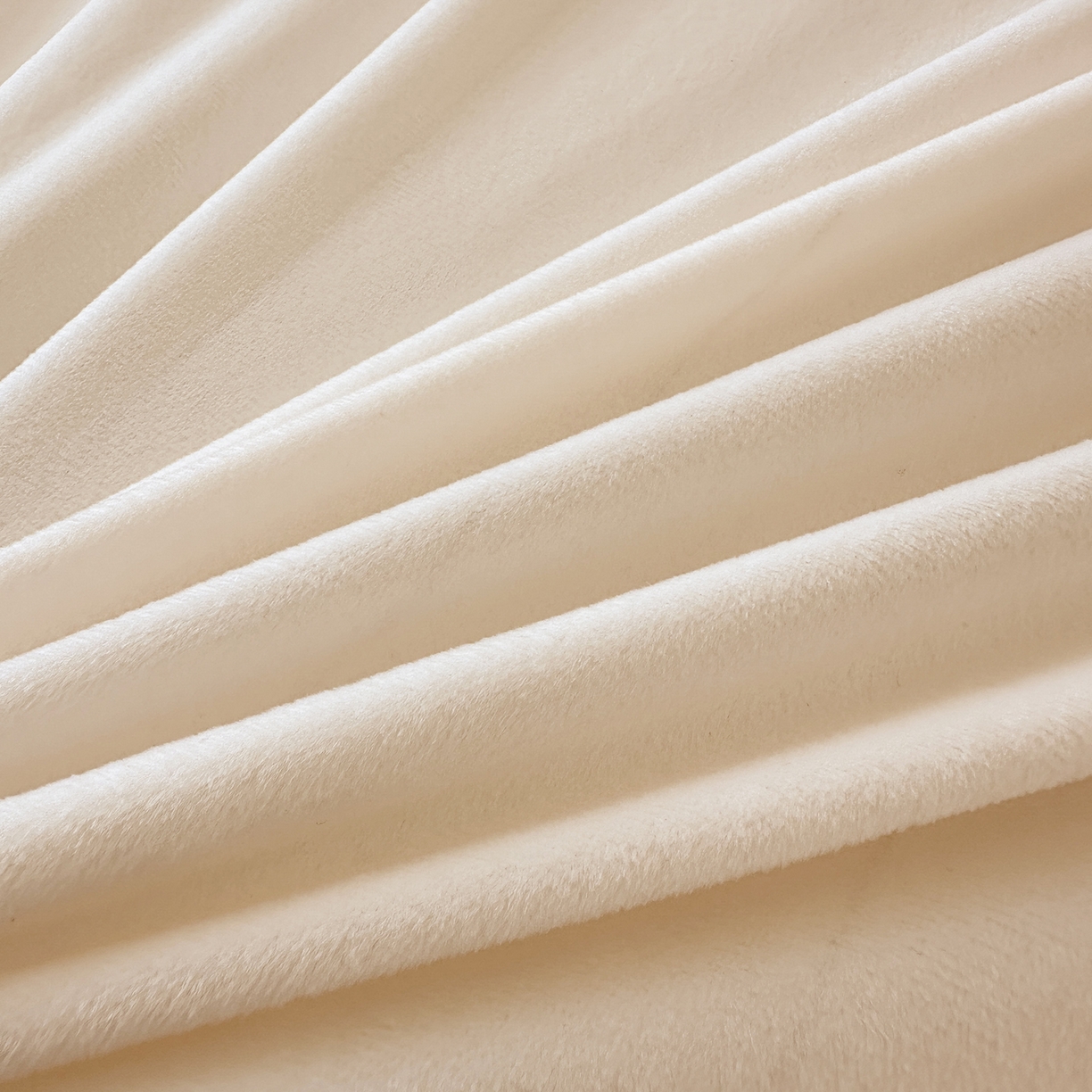 91家纺网 家纺一手货源 找家纺 情恒家纺 2025新款宝宝绒单品床盖床盖三件套玫瑰盛典系列 玫瑰盛典 云朵白