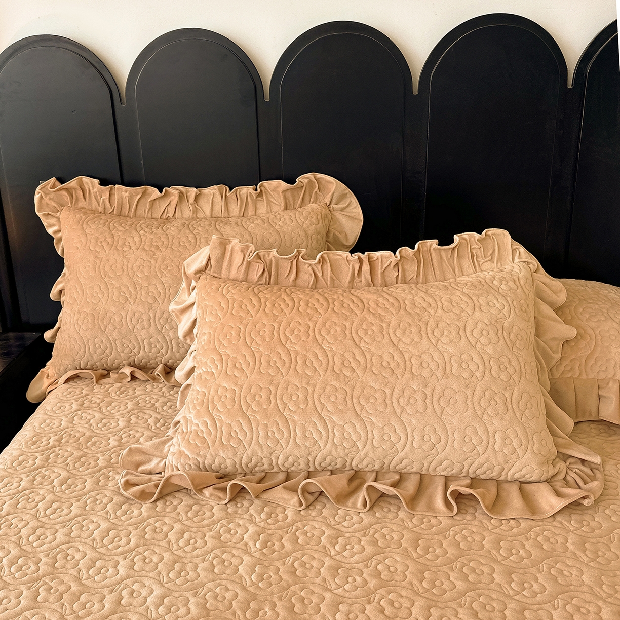 91家纺网 家纺一手货源 找家纺 情恒家纺 2025新款宝宝绒单品床盖床盖三件套玫瑰盛典系列 玫瑰盛典 暖驼色