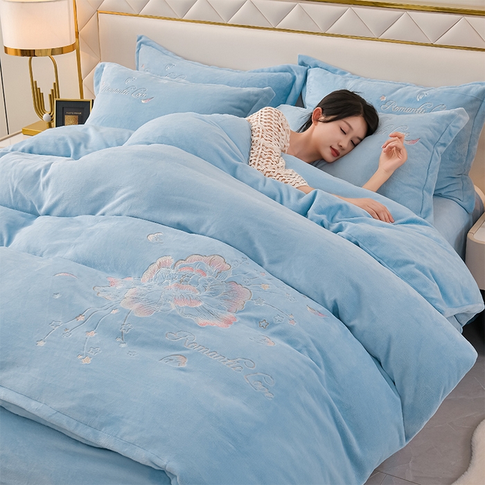 91家纺网 家纺一手货源 找家纺 绒小宣  2025新款加厚牛奶绒刺绣花保暖四件套-花开富贵提供买家秀 花开富贵-天兰色