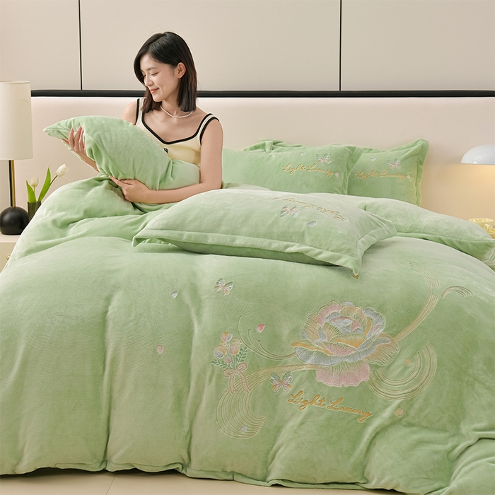 91家纺网 家纺一手货源 找家纺 （总）绒小宣 2025新款A类牛奶绒刺绣四件套-蝶恋花