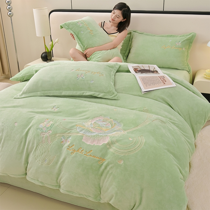 91家纺网 家纺一手货源 找家纺 （总）绒小宣 2025新款A类牛奶绒刺绣四件套-蝶恋花