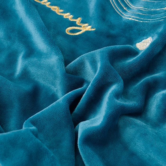 91家纺网 家纺一手货源 找家纺 绒小宣 2025新款A类牛奶绒刺绣四件套-蝶恋花 晴山蓝