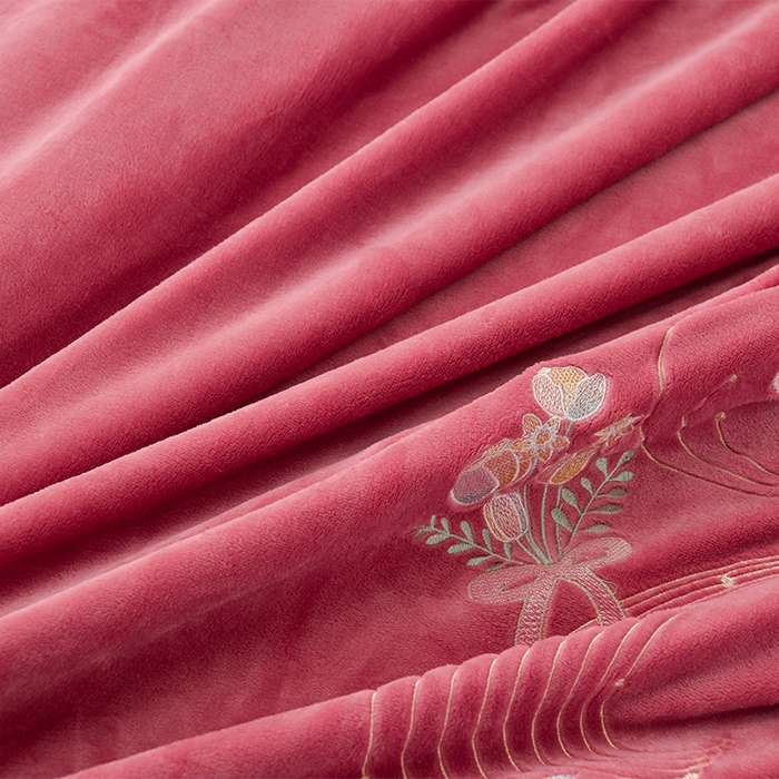 91家纺网 家纺一手货源 找家纺 绒小宣 2025新款A类牛奶绒刺绣四件套-蝶恋花 豆沙色