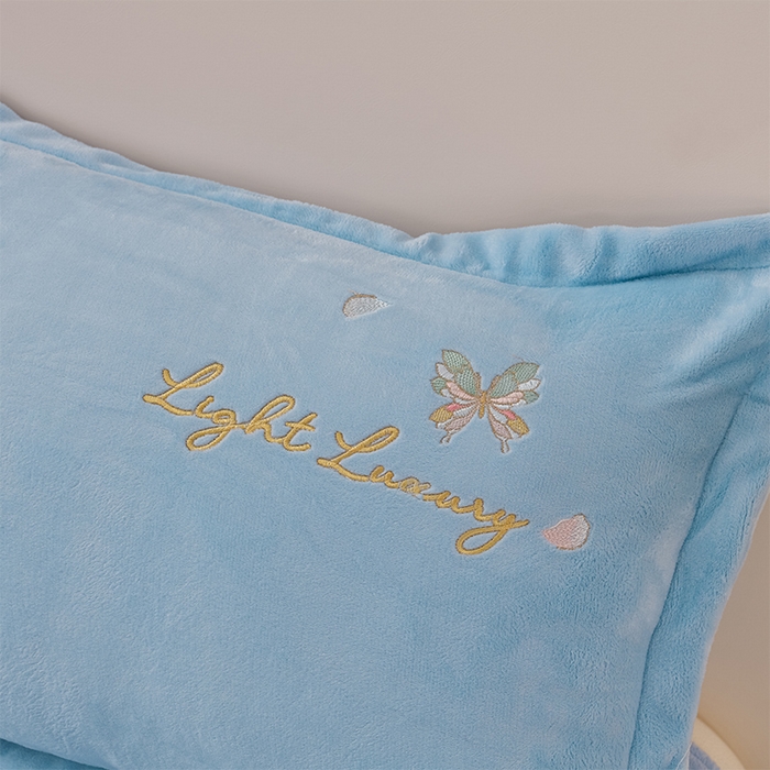 91家纺网 家纺一手货源 找家纺 绒小宣 2025新款A类牛奶绒刺绣四件套-蝶恋花 天空兰