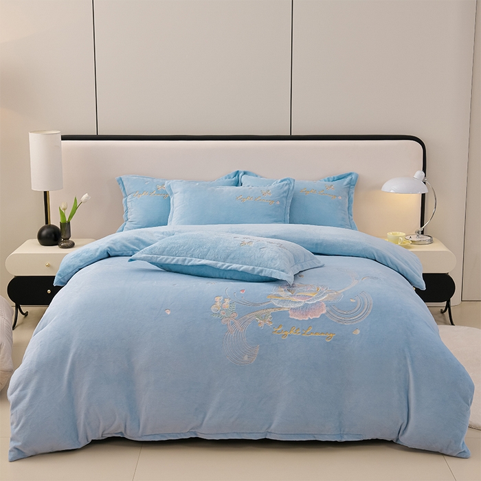 91家纺网 家纺一手货源 找家纺 绒小宣 2025新款A类牛奶绒刺绣四件套-蝶恋花 天空兰